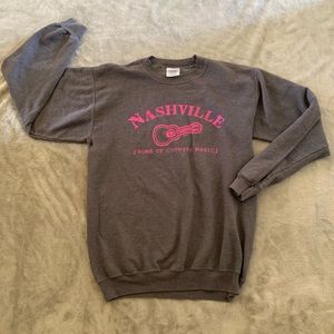 Adorable grey and dark pink Nashville sweat-shirt